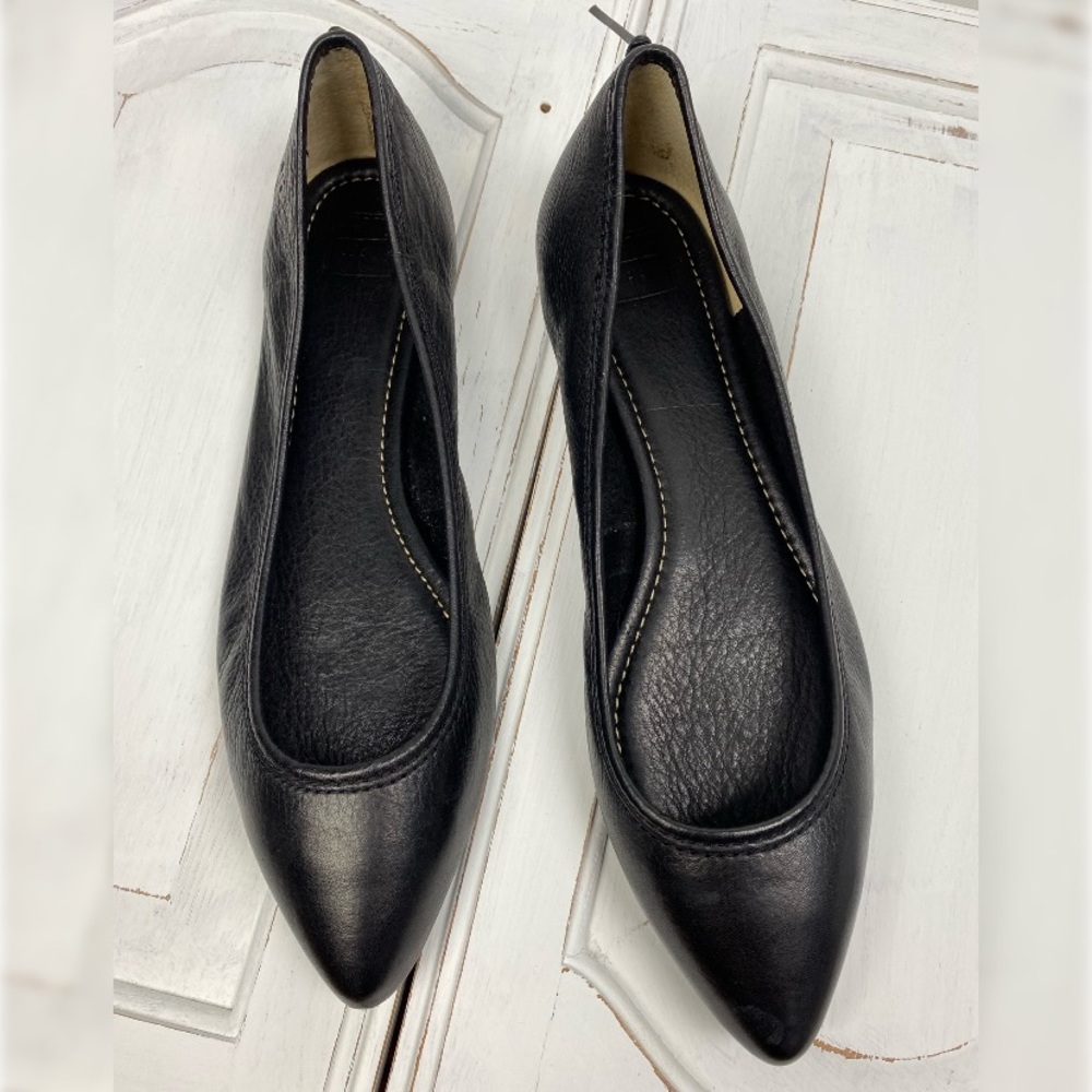 Frye 11M Regina Ballet Flat Slip On Black Leather Shoes pointed toe simple